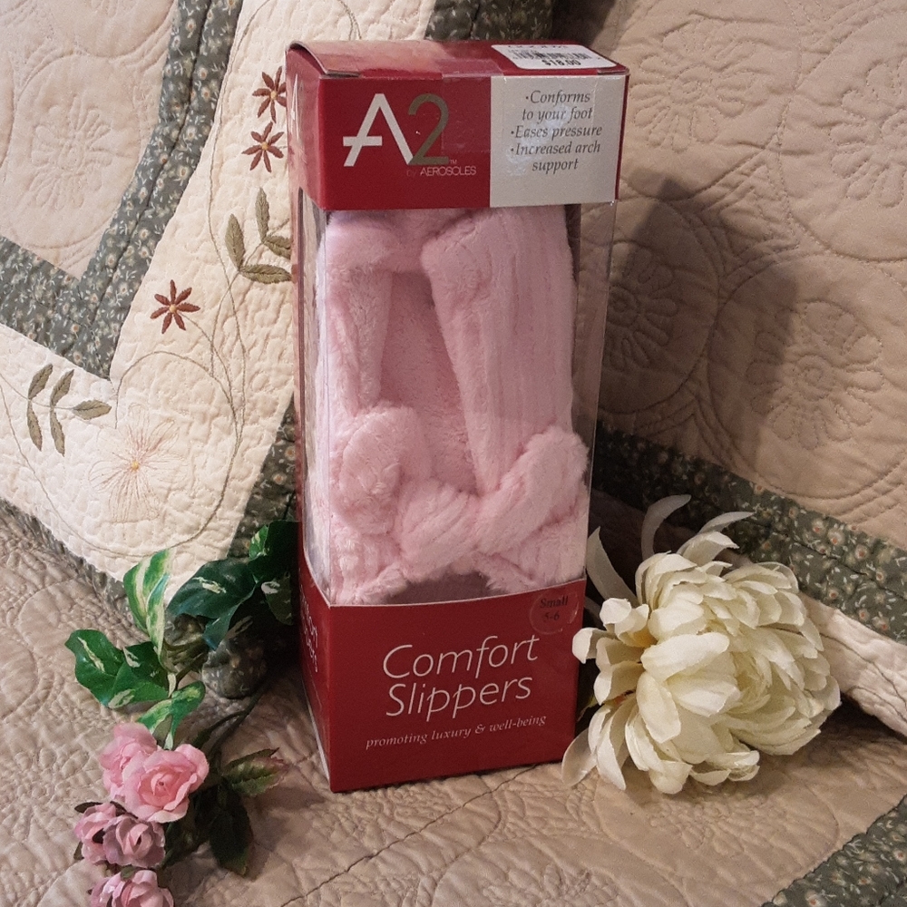 N/W/TAGS A2 AEROSOLES COMFORT SLIPPERS,SIZE SMALL